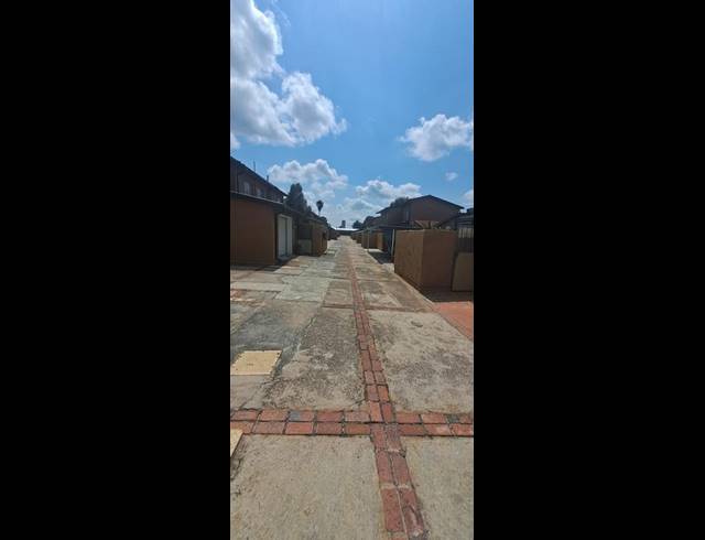 3 BEDROOM TOWNHOUSE FOR SALE IN SPRINGS